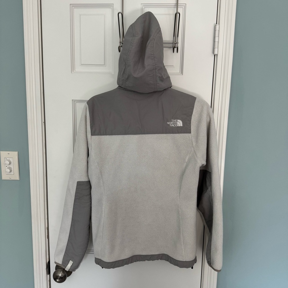 North Face, Denali Hoodie, XS, White with Gray hooded jacket - Picture 6 of 6